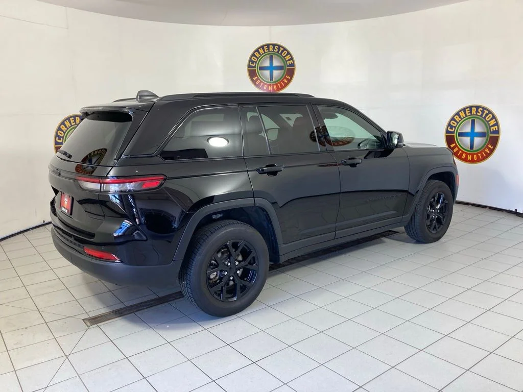 Used 2025 Black Jeep Altitude image 22
