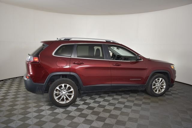 Used 2019 Red Jeep Latitude image 8