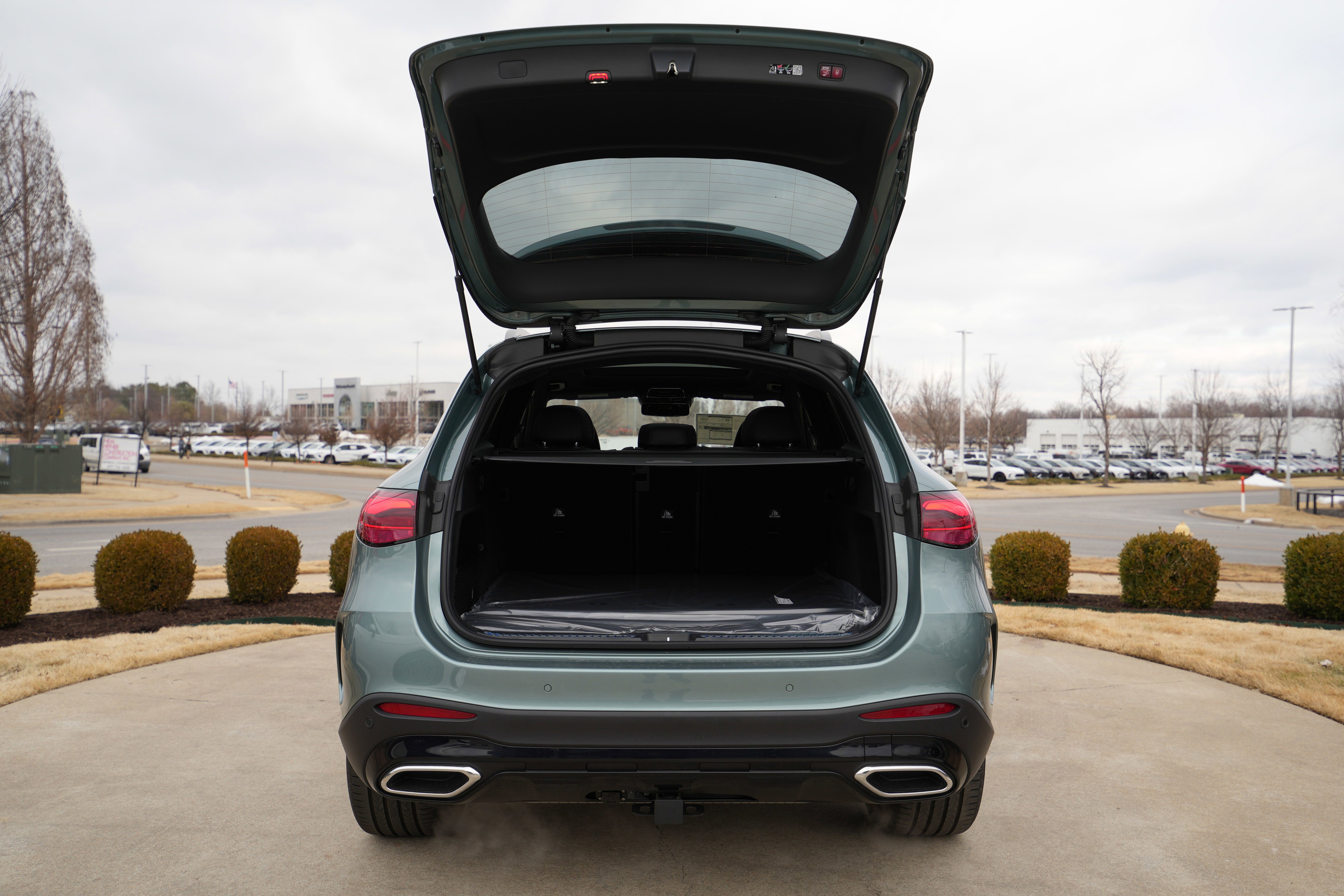 New 2026 Verde Silver Metallic Mercedes-Benz GLC 300 image 16