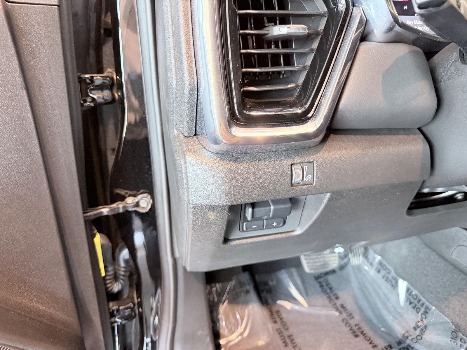 Used 2025 Onyx Black GMC Elevation image 38