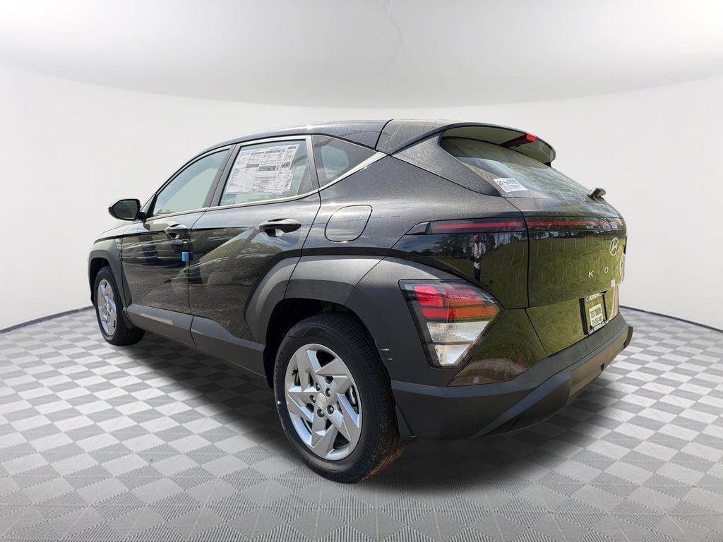 New 2026 Black Hyundai SE FWD image 7