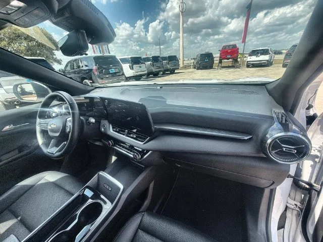 2025 Chevrolet Equinox LT - Photo 28