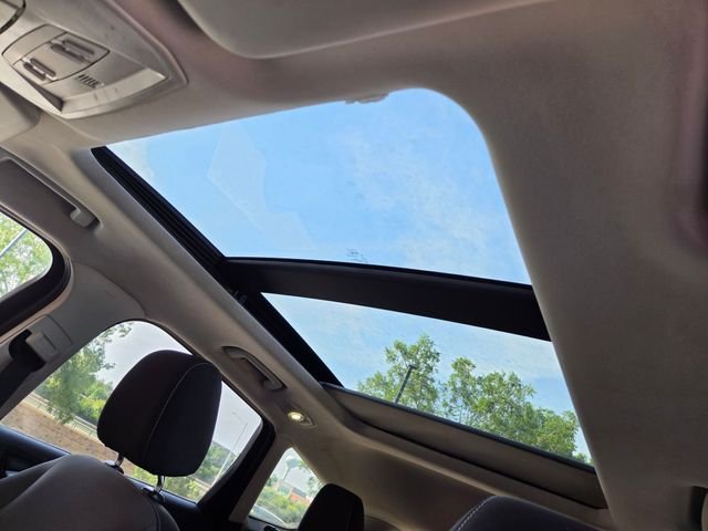 Used 2016 Orange Ford SE image 13