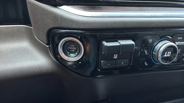 Used 2022 Silver GMC SLT image 29