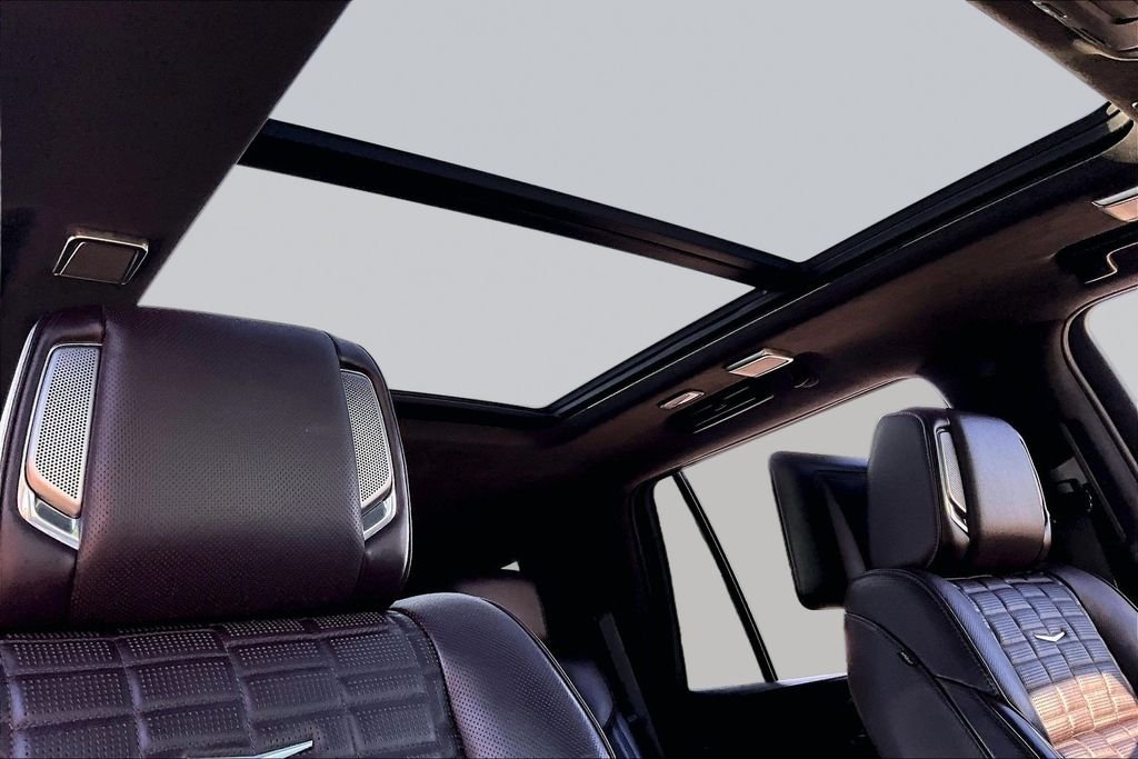 Used 2023 White Cadillac Sport Platinum image 17