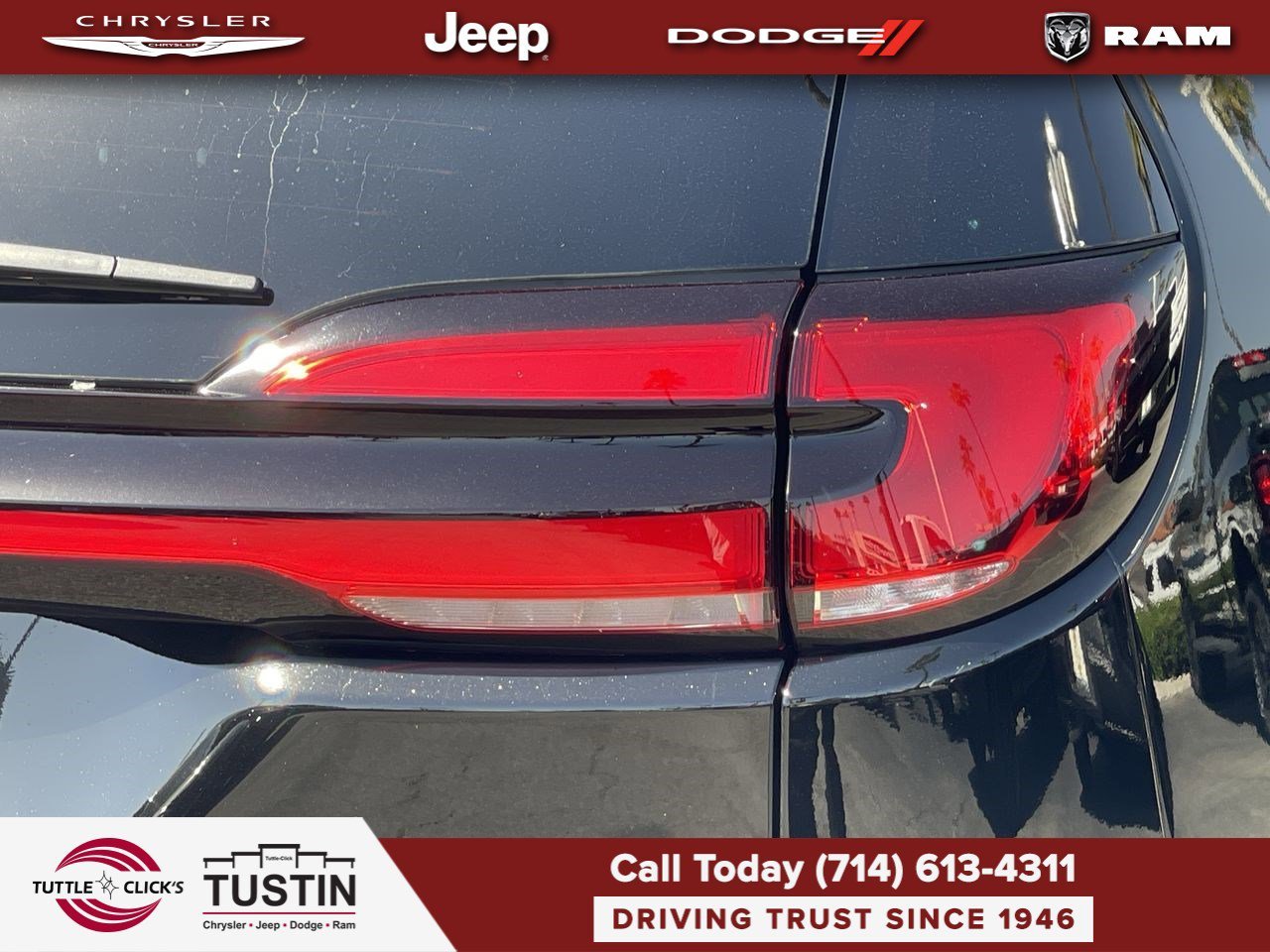 New 2026 Diamond Black Crystal Pearl-Coat Exterior Paint Chrysler Limited image 9