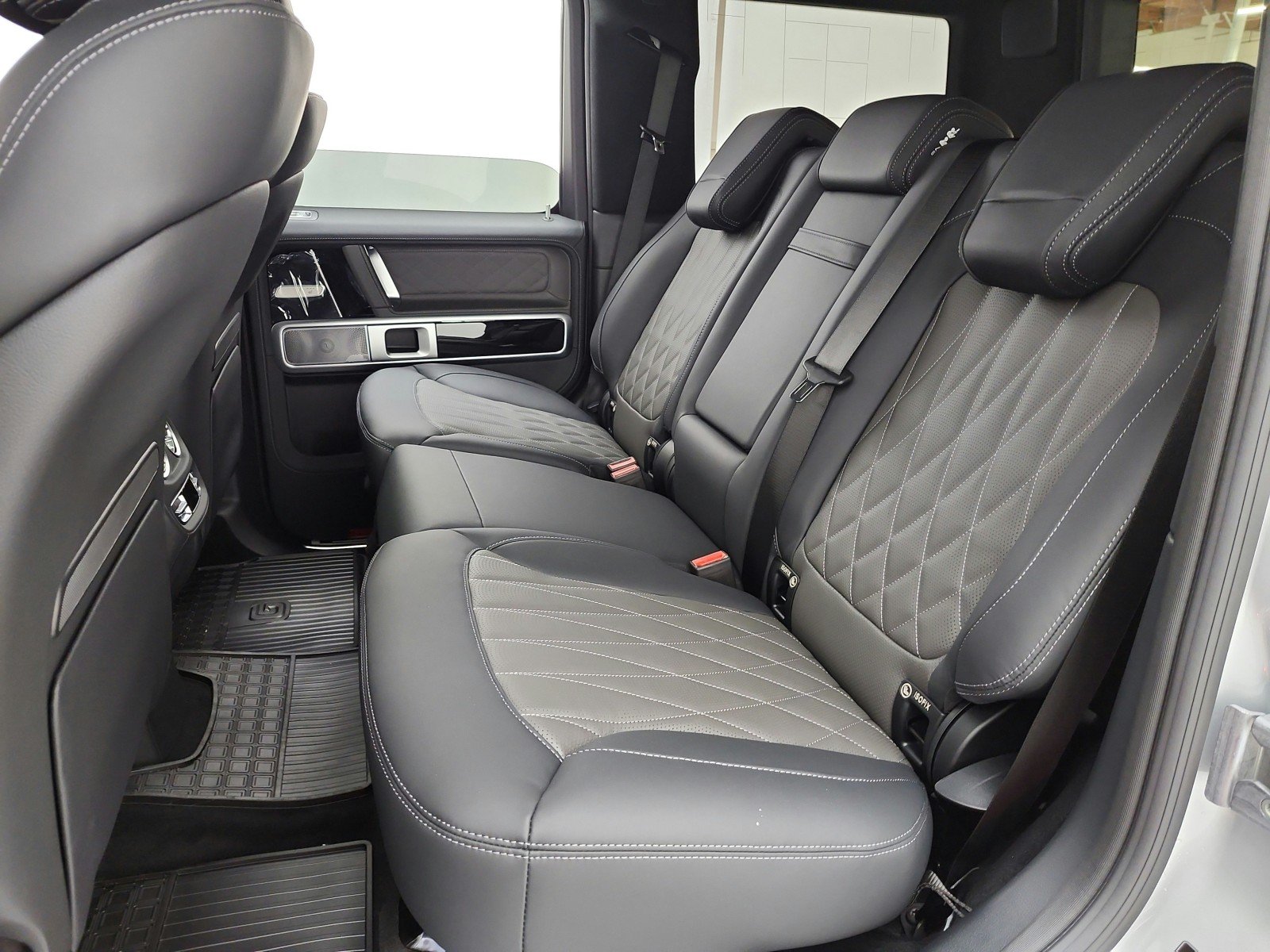 New 2027 Iridium Silver Metallic Mercedes-Benz G 580e SUV image 11