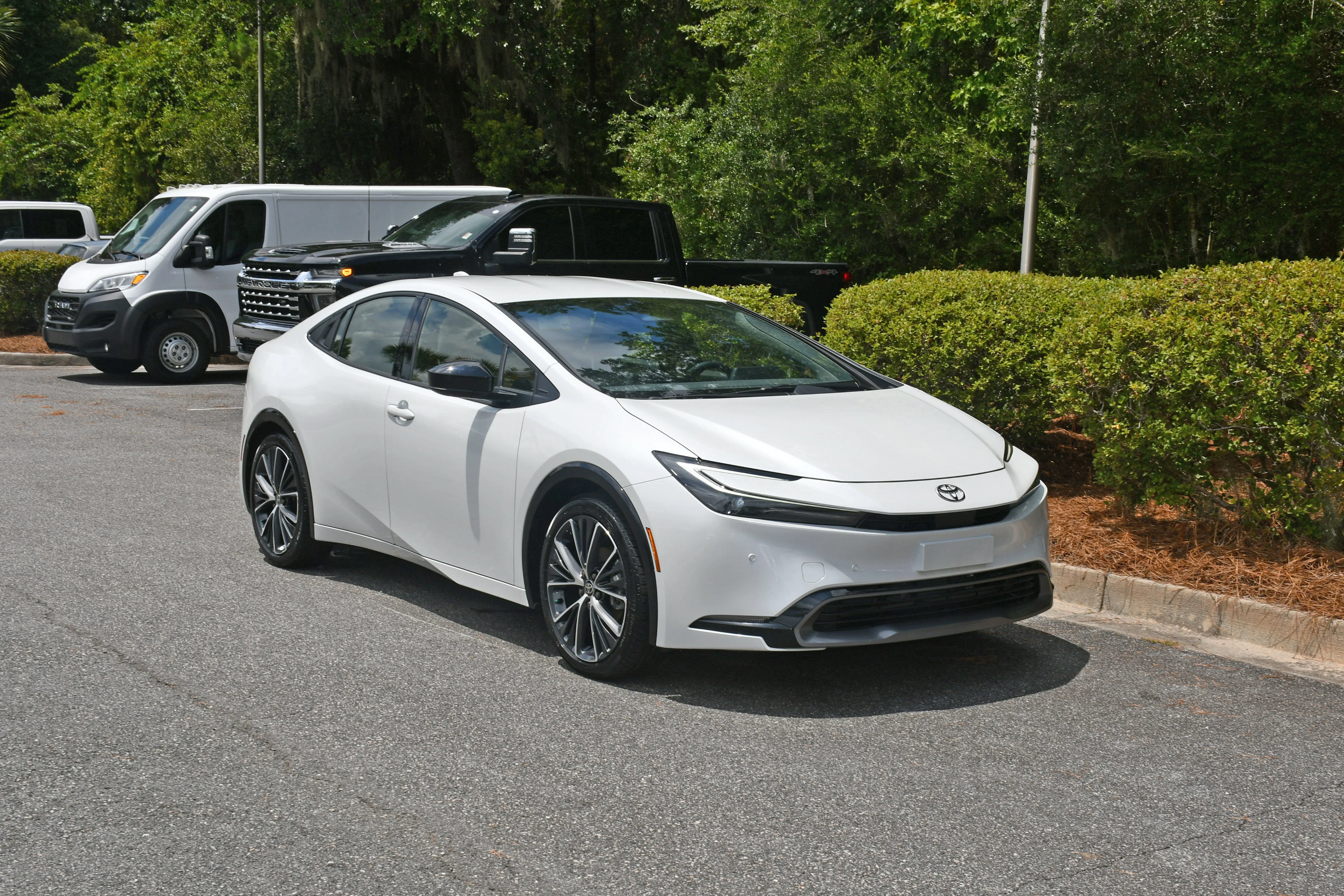 Used 2025 Beige Toyota XLE image 6