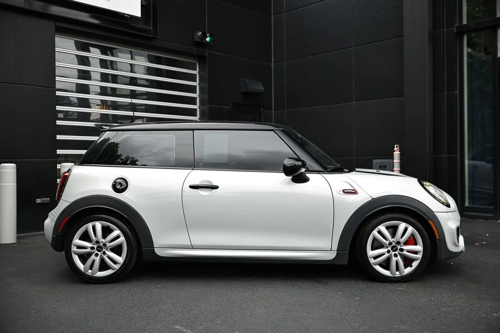 Used 2021 White Silver Metallic MINI Signature image 4
