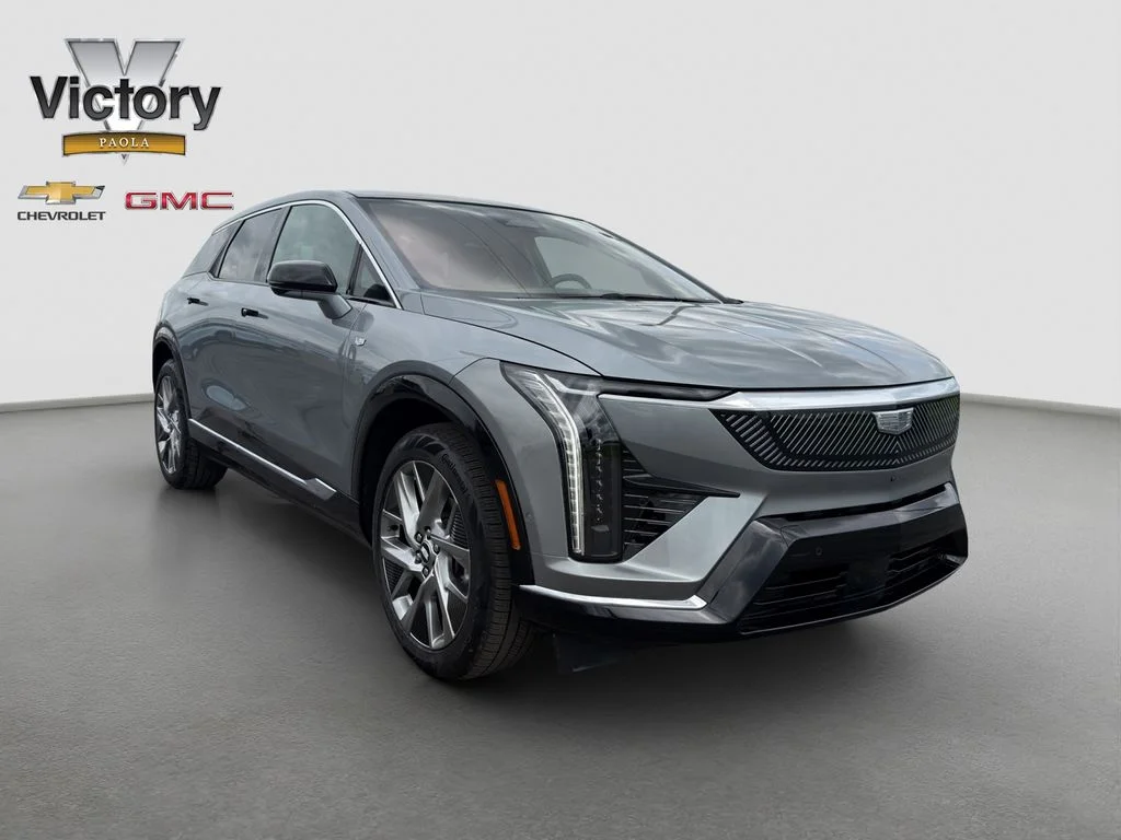 Used 2025 Silver Cadillac Luxury image 8
