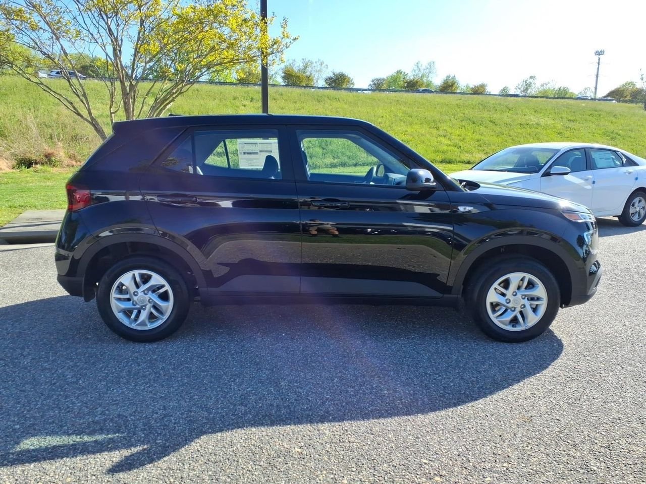 New 2026 Onyx Black Hyundai SE image 5
