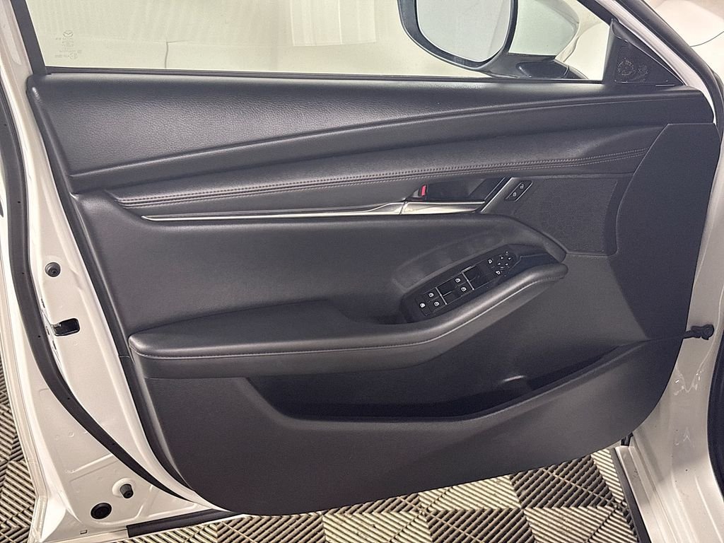 Used 2021 White Mazda Preferred image 10