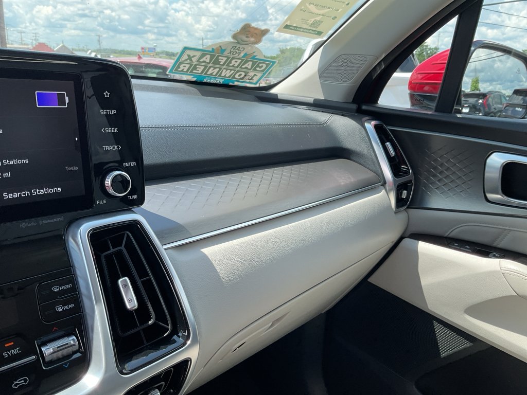 Used 2022 Runway Red Kia SX image 33