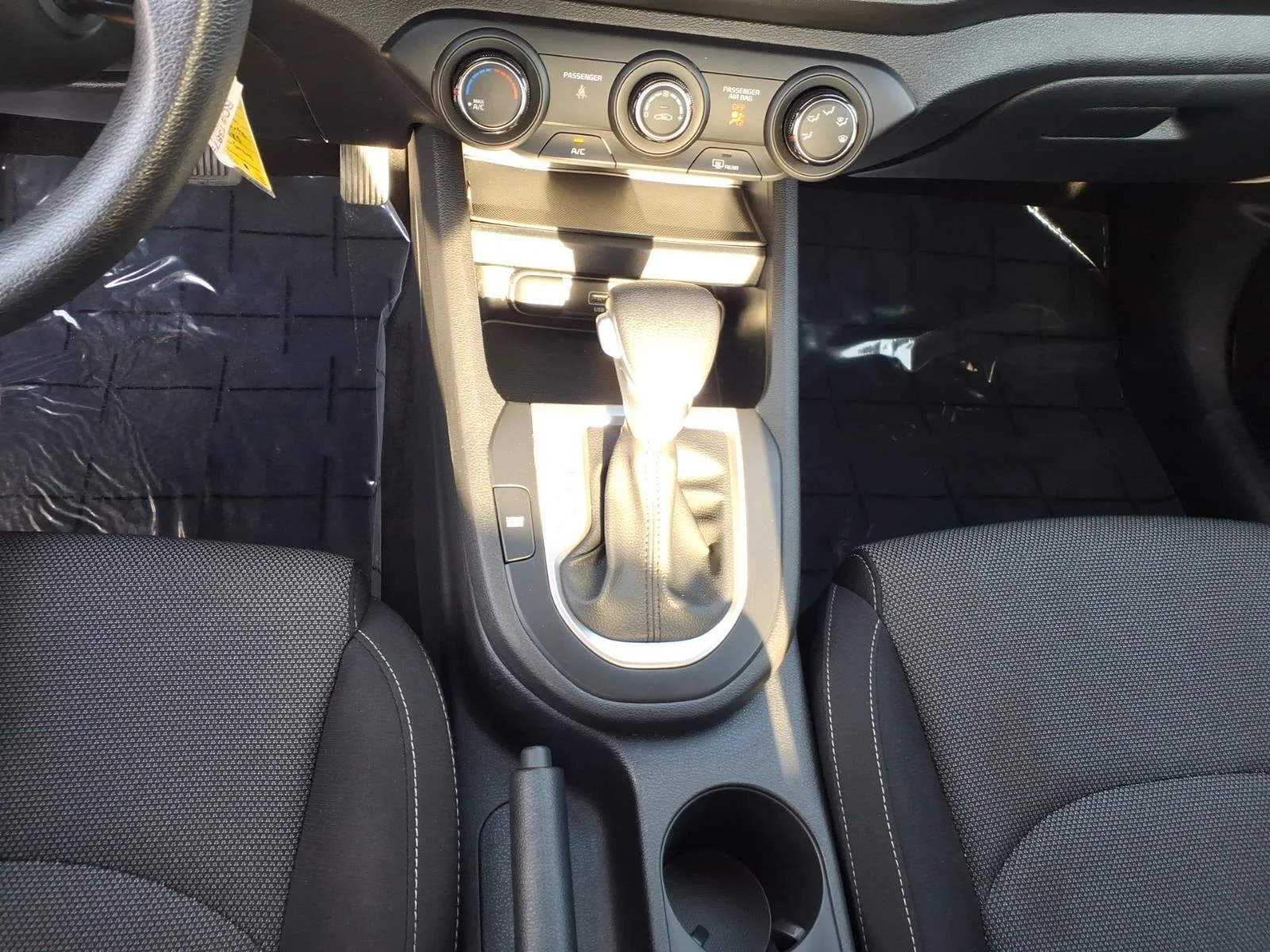2024 Kia Forte LXS - Photo 16