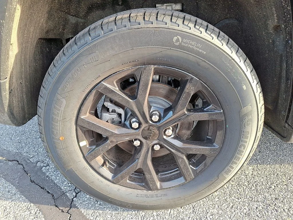 New 2026 Gray Jeep Altitude image 5
