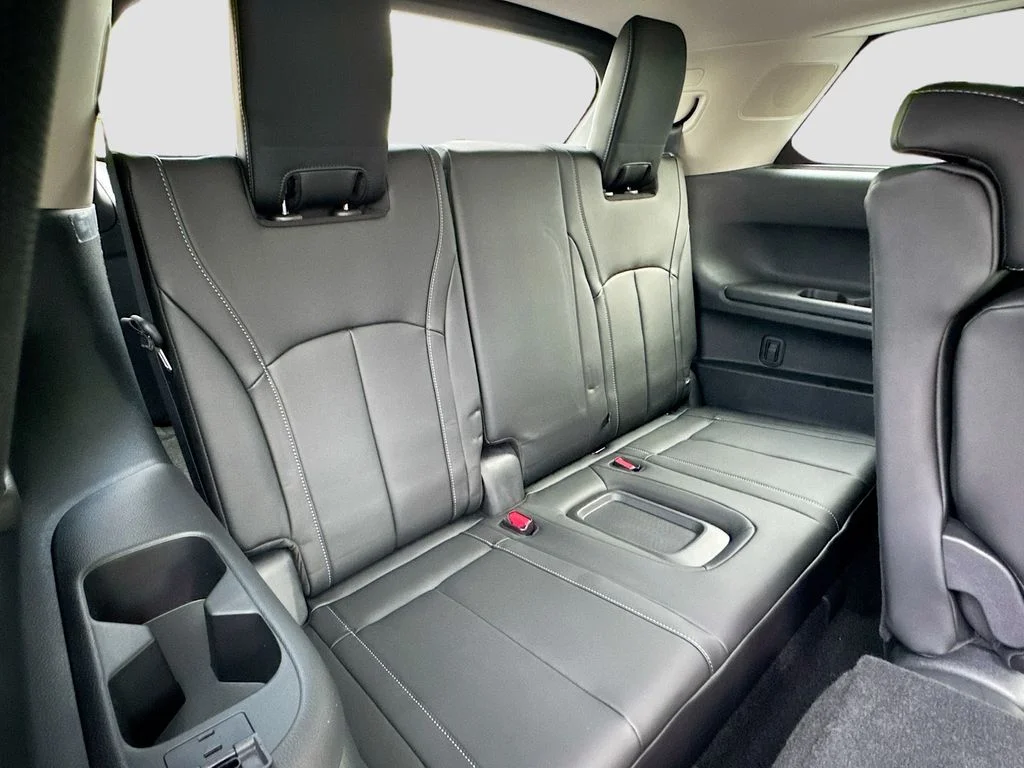 Certified Used 2026 White INFINITI LUXE image 30