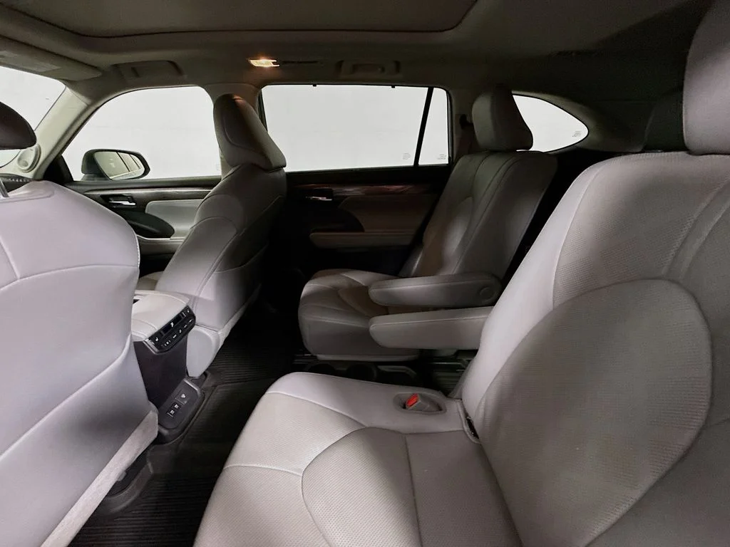 Used 2021 Moon Dust Toyota Platinum image 22