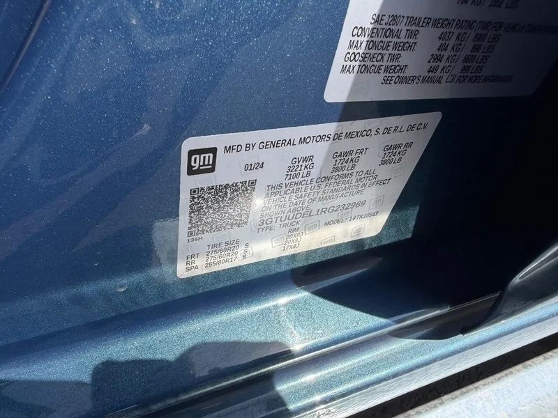 Certified Used 2024 Metallic GMC SLT image 23