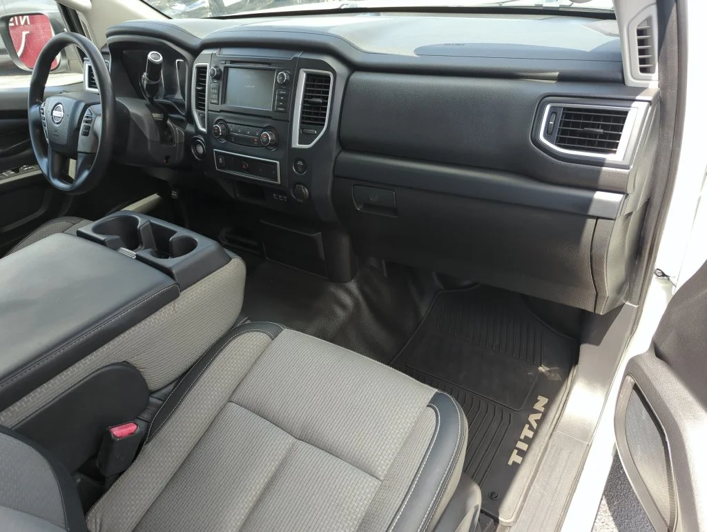 Used 2019 White Nissan S image 21