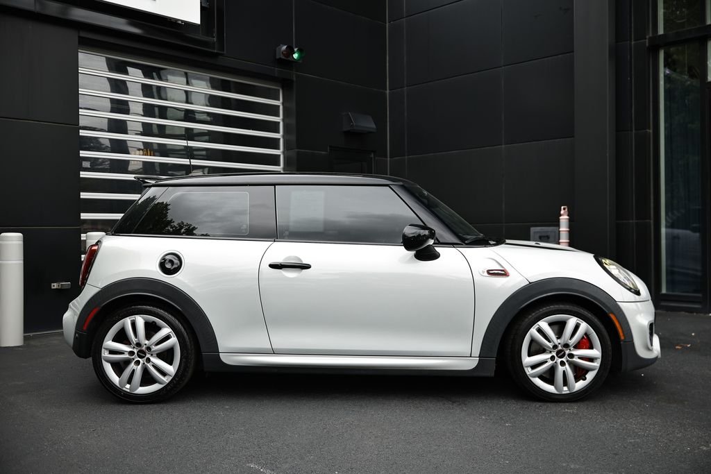 Used 2021 White Silver Metallic MINI Signature image 4