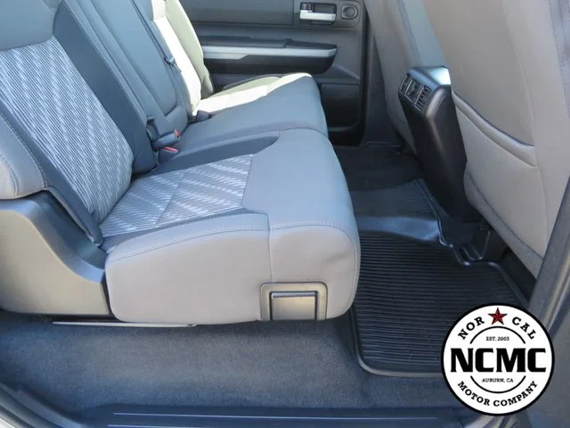 Used 2018 Silver Toyota SR5 image 63