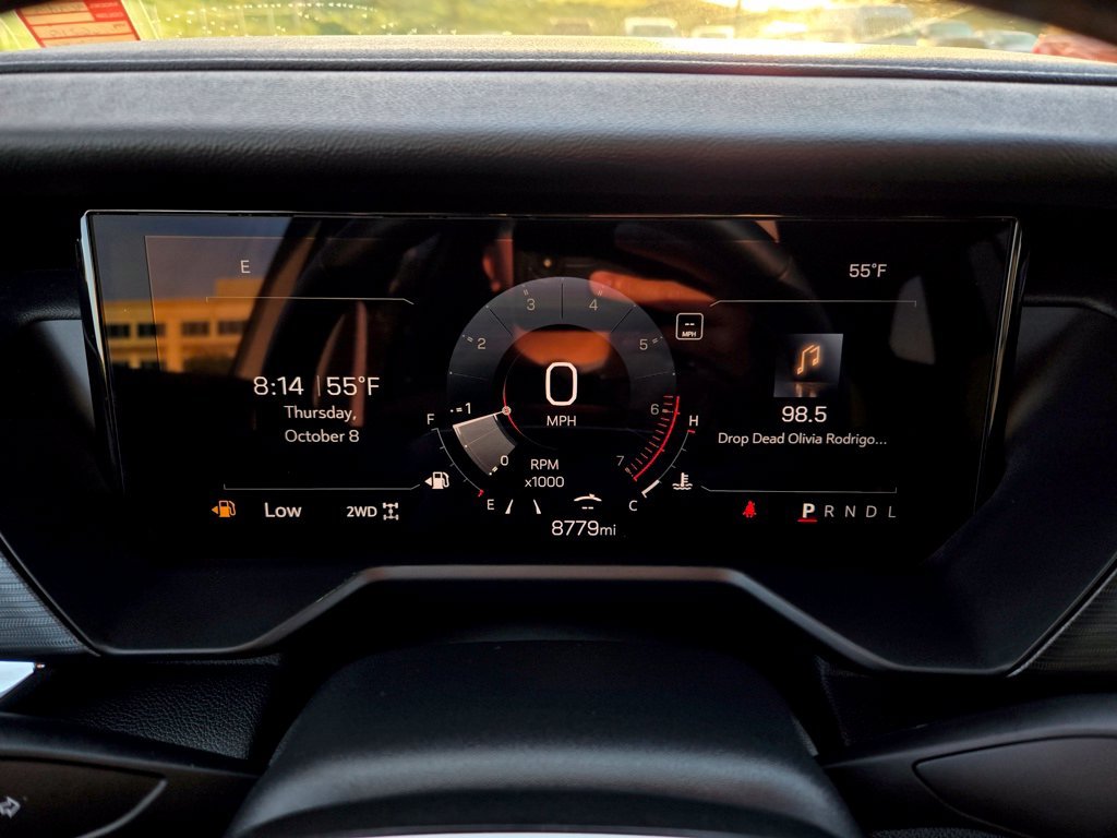 Used 2025 Silver GMC Elevation image 19