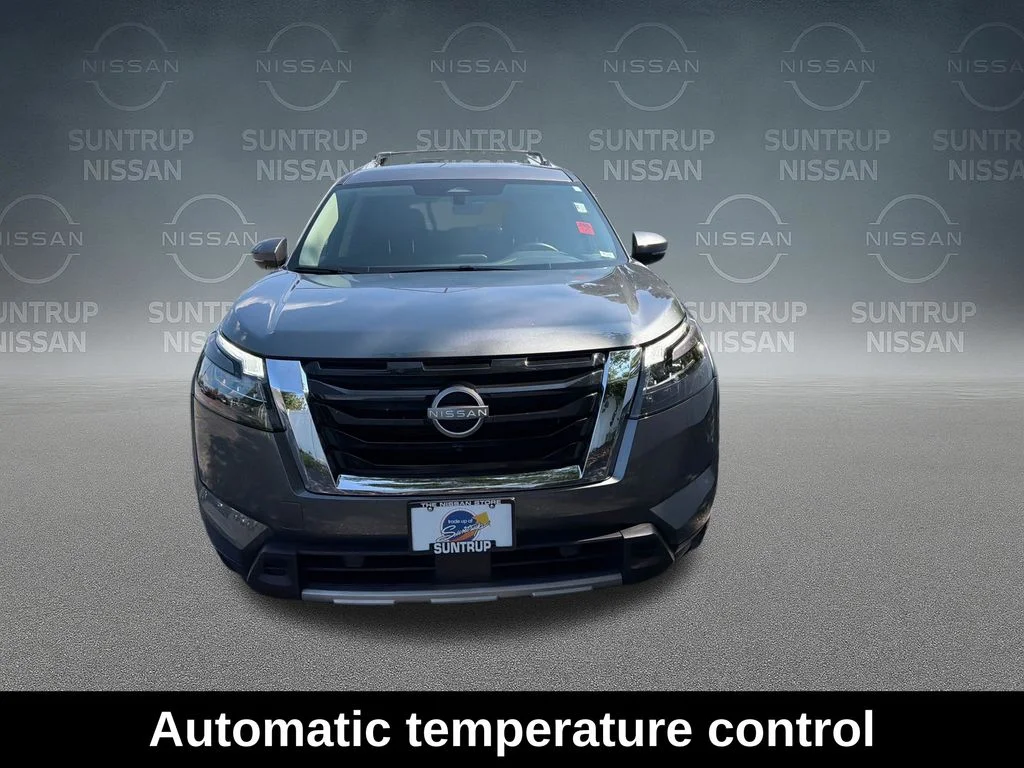 Used 2025 Gray Nissan SL image 10
