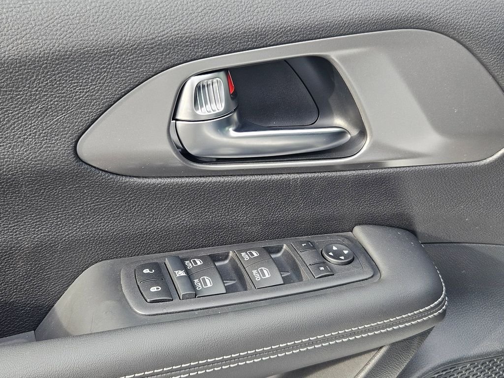 2026 Chrysler Voyager LX - Photo 11