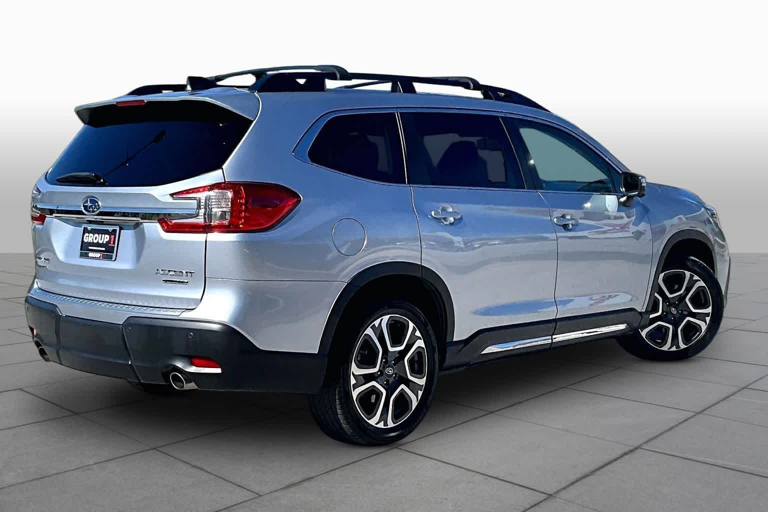 Used 2023 Ice Silver Metallic Subaru Limited image 13