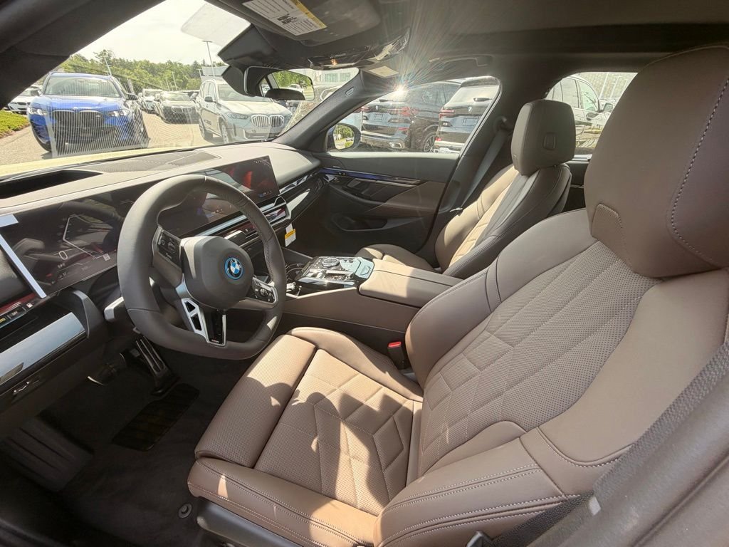 New 2027 Tanzanite Blue II Metallic BMW 550e xDrive image 6