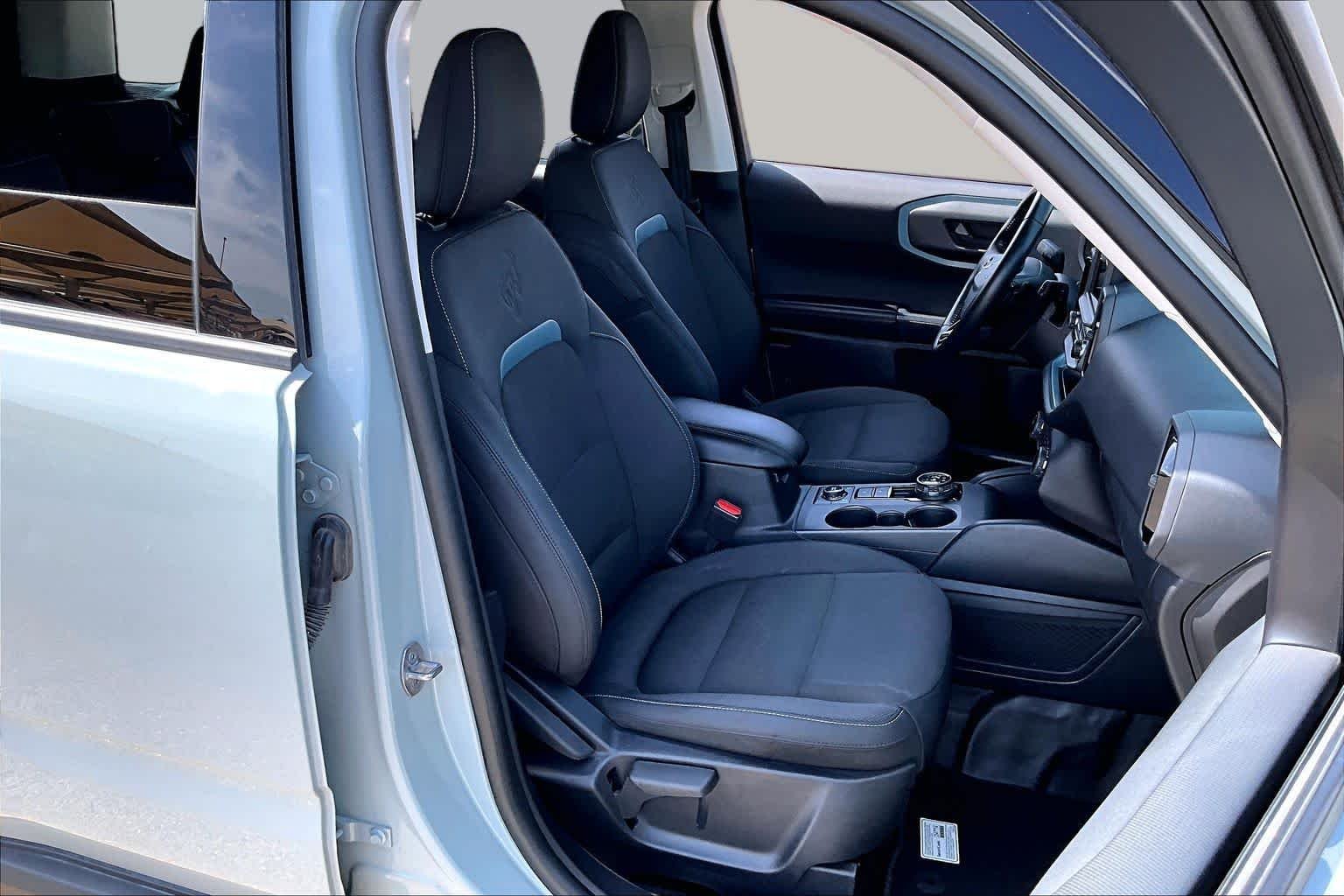 Used 2023 Cactus Gray Ford Badlands image 8
