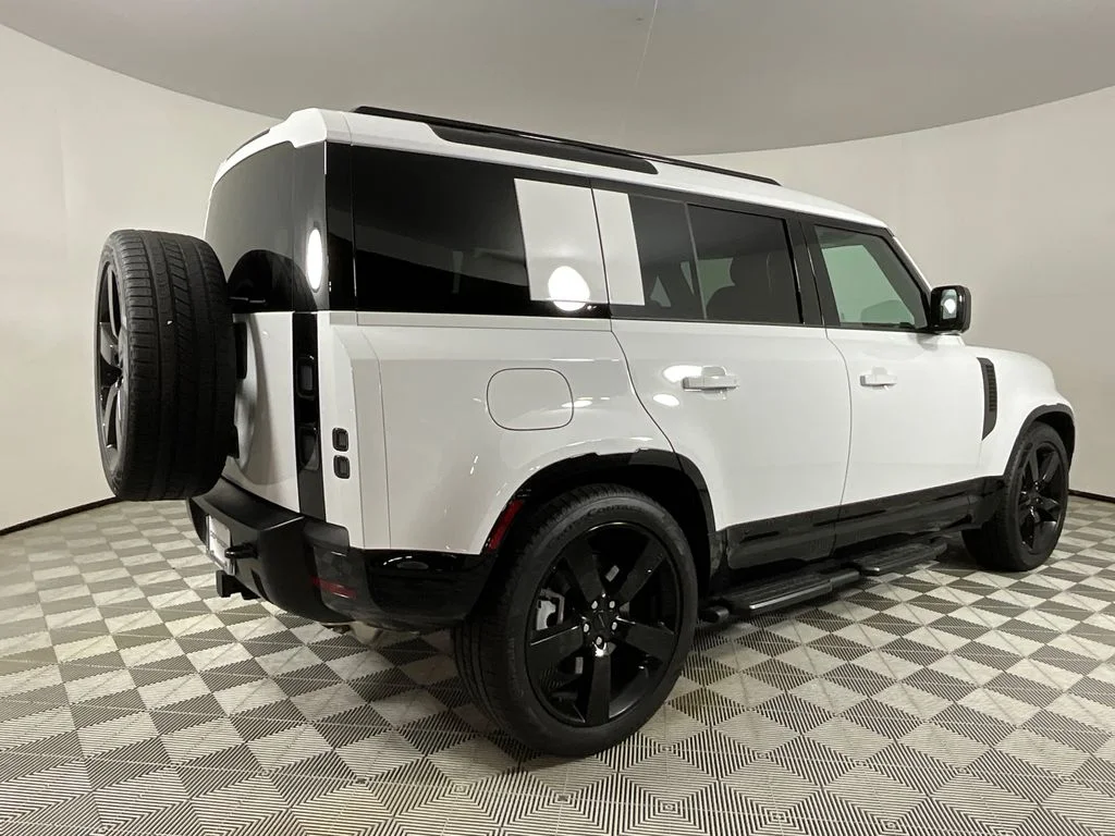 New 2026 Fuji White Land Rover X-Dynamic SE image 2