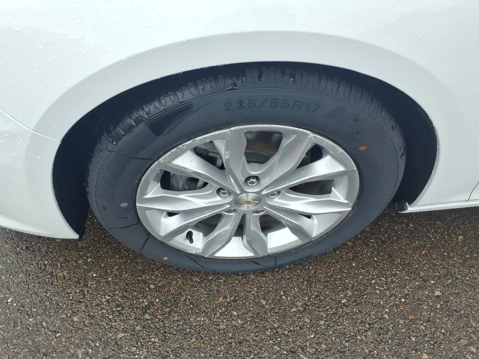 Used 2024 Summit White Chevrolet LT image 9