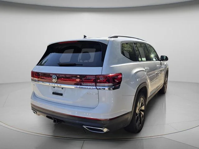 Used 2024 White Volkswagen 2.0T SE w/Technology image 6