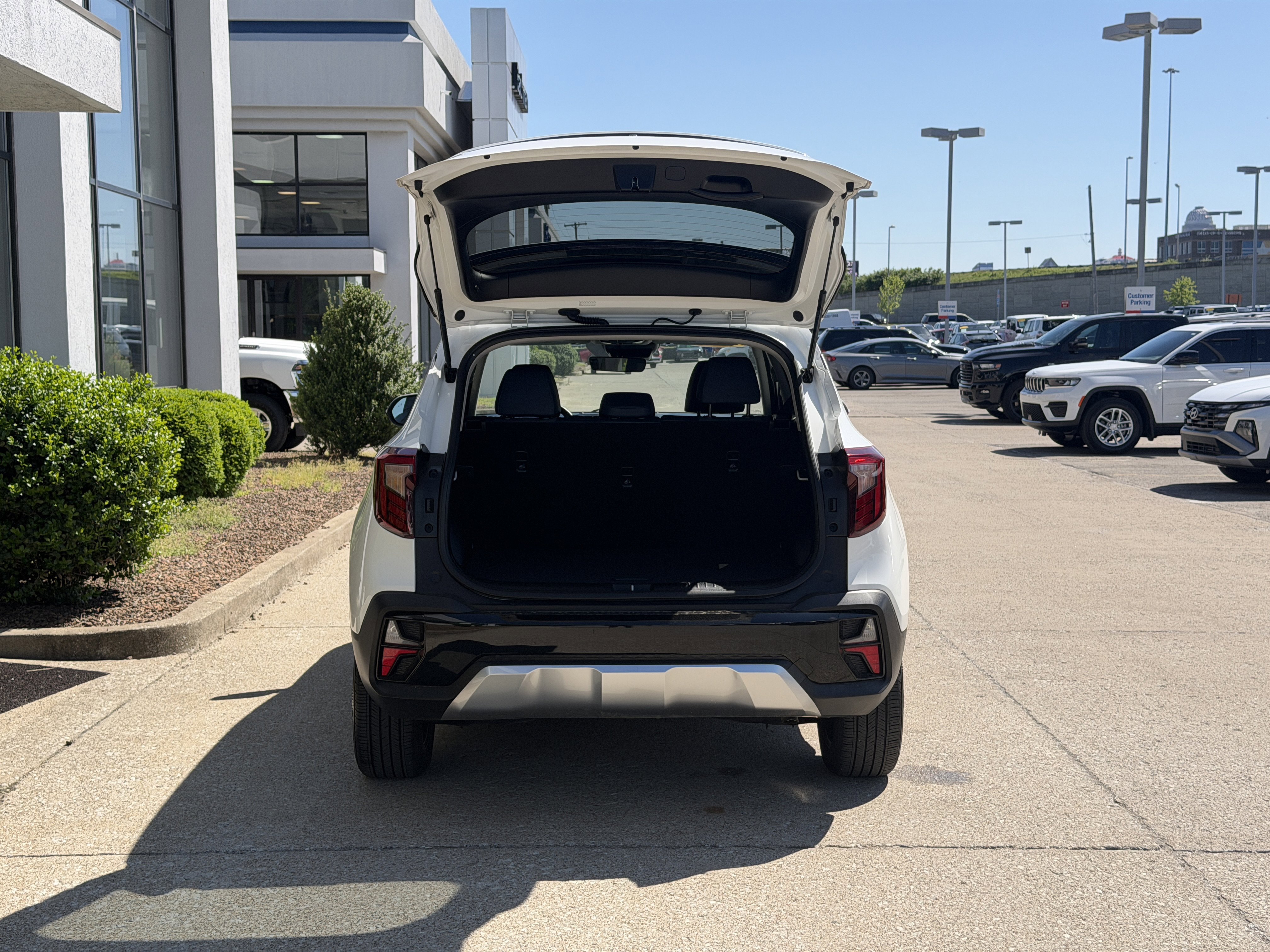 Used 2024 Snow White Pearl Kia S image 10