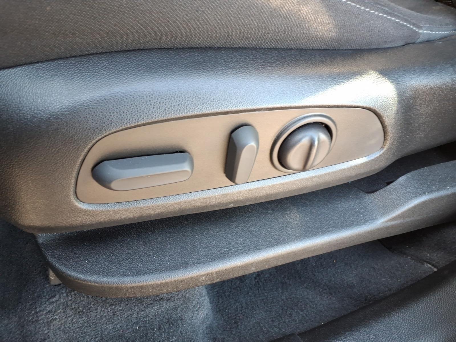 Used 2023 Silver Sage Metallic Chevrolet LT Cloth image 8