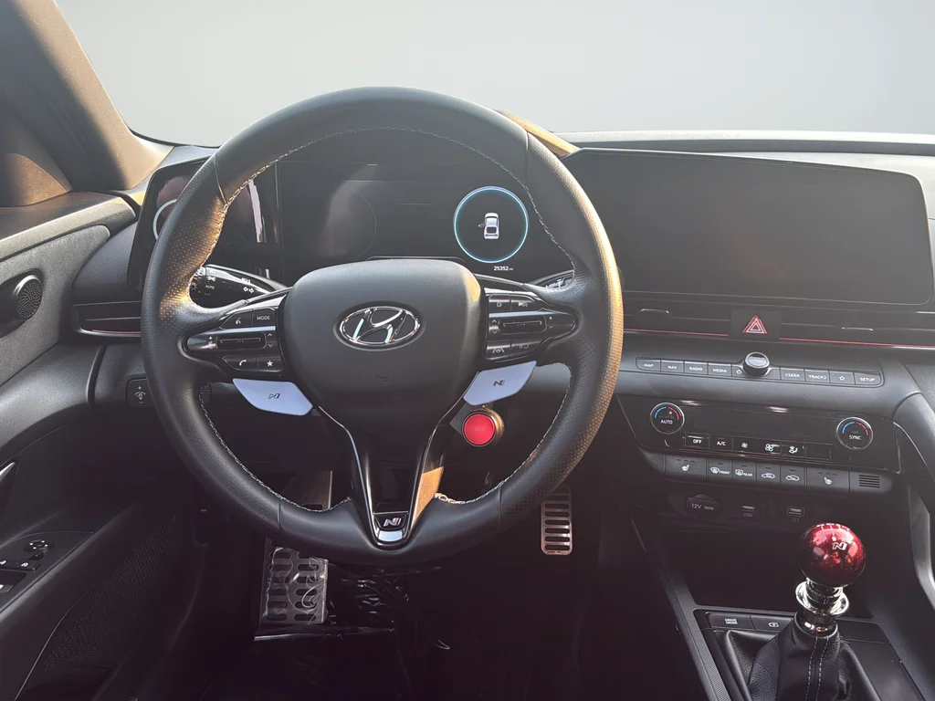 Used 2022 Black Hyundai Base image 9
