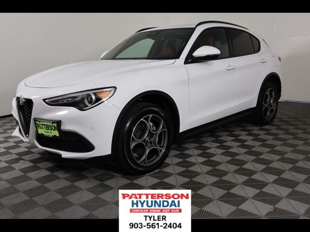 2022 Alfa Romeo Stelvio Base