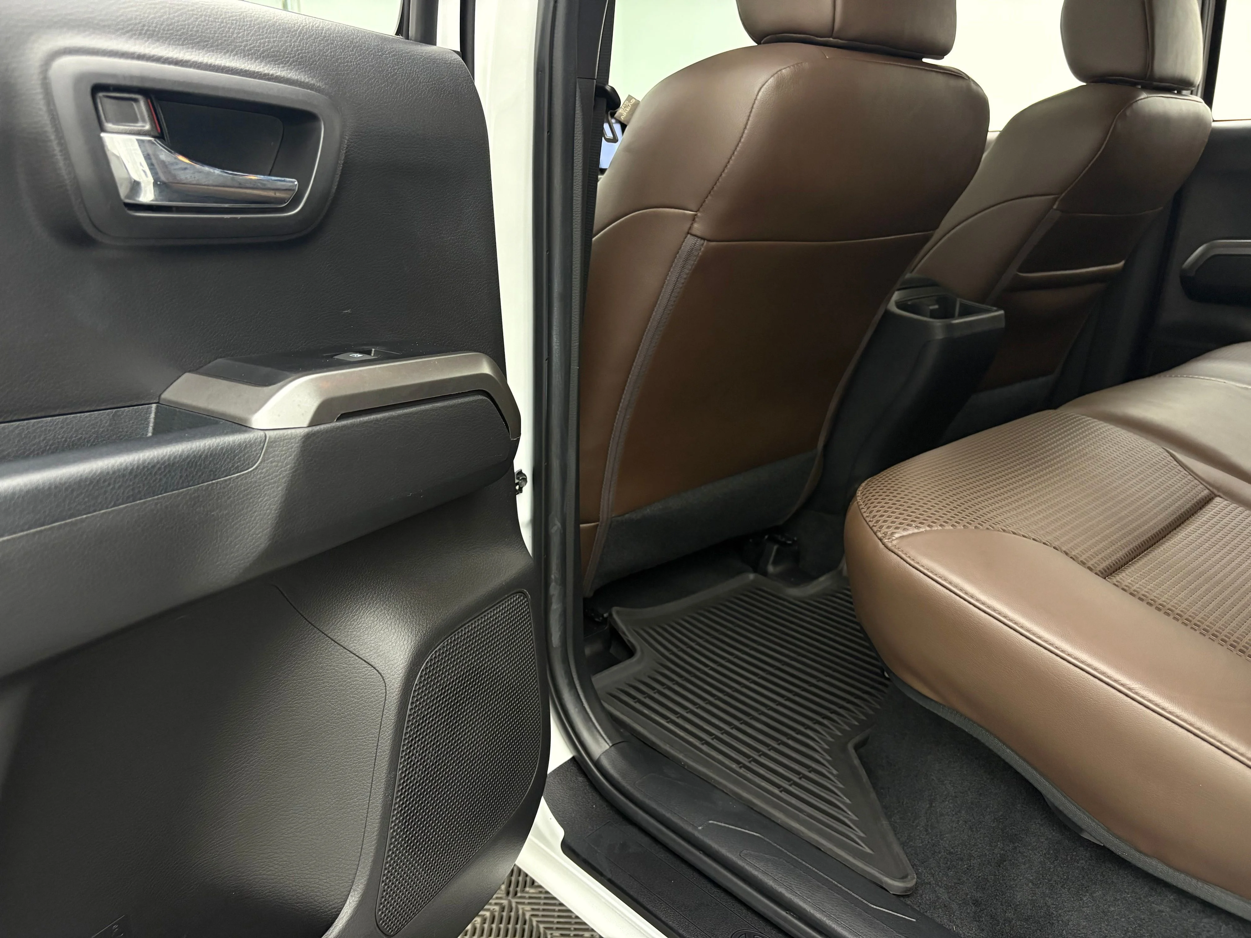 Used 2023 Ice Toyota Limited image 39