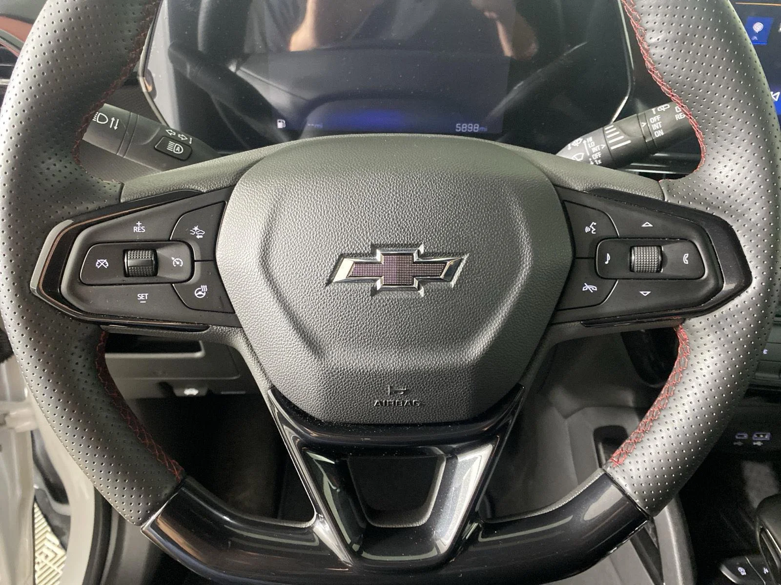 Used 2025 Iridescent Pearl Tricoat Chevrolet RS image 13