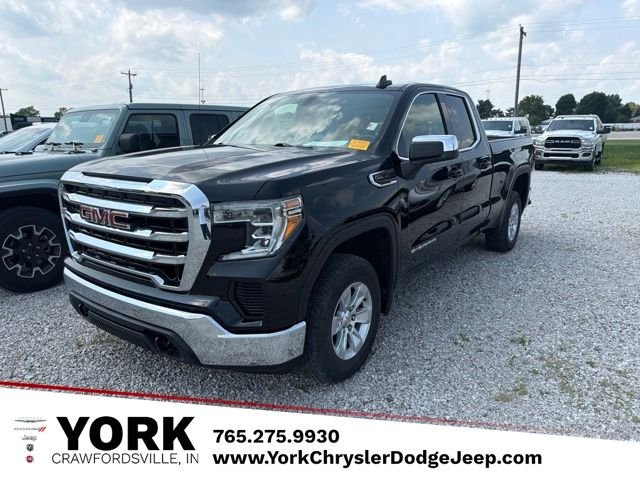 Used 2021 Black GMC SLE image 1