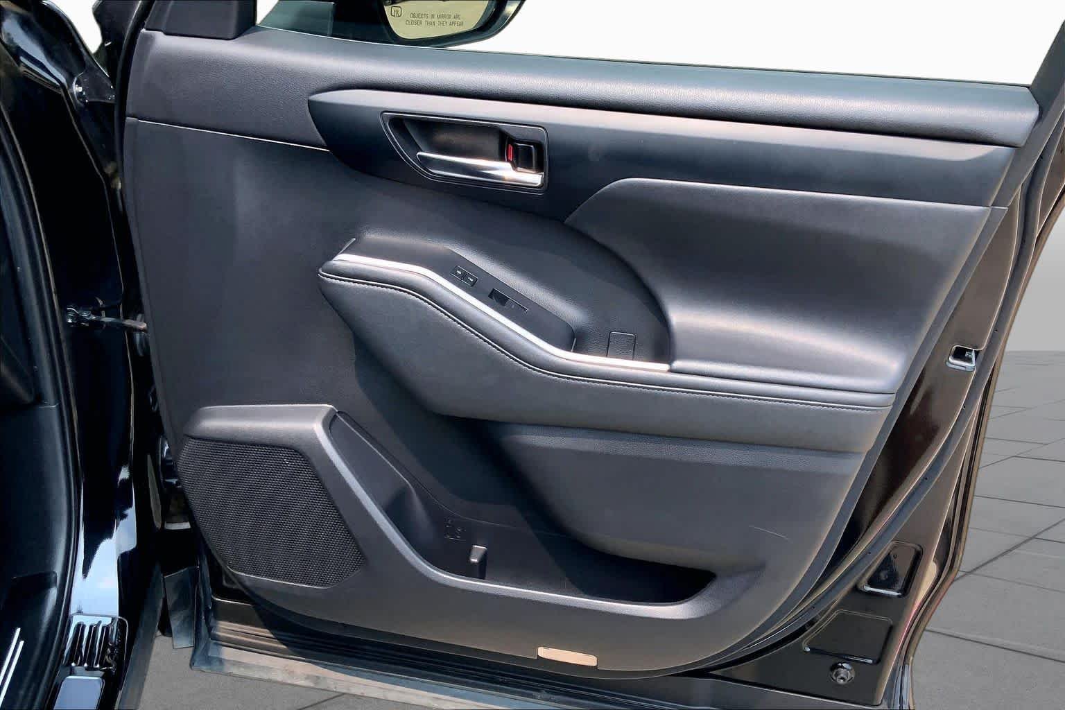 Used 2021 Midnight Black Metallic Toyota XLE image 23