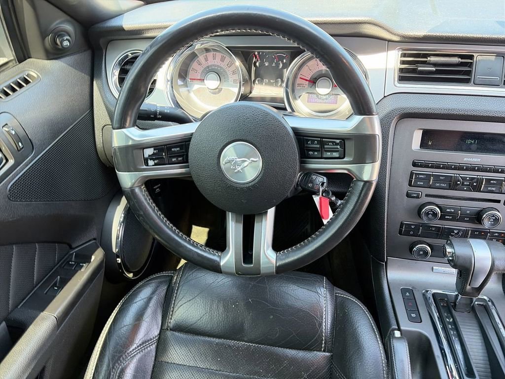 Used 2012  Ford V6 image 10