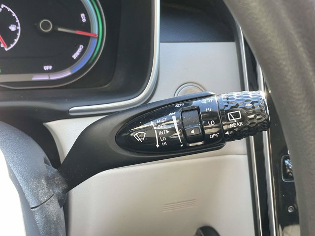 Certified Used 2023 Shimmering Silver Hyundai Blue image 26