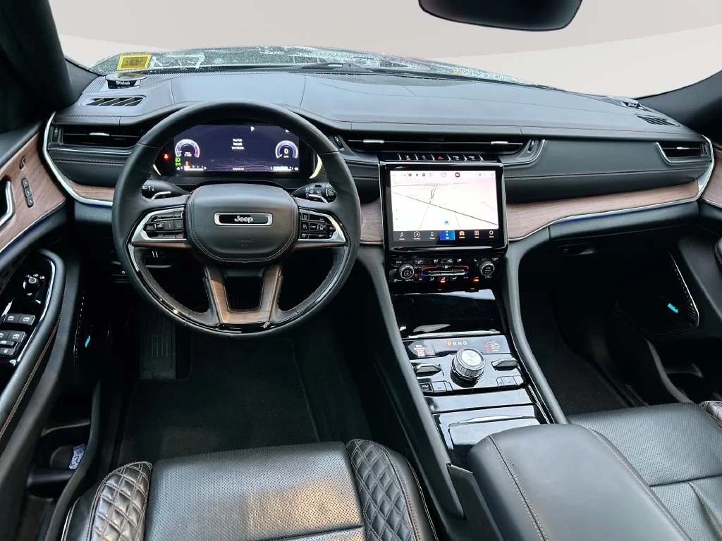 Used 2022 Black Jeep Summit image 24