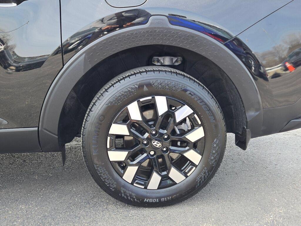 New 2025 Black Hyundai SEL Activity AWD image 19
