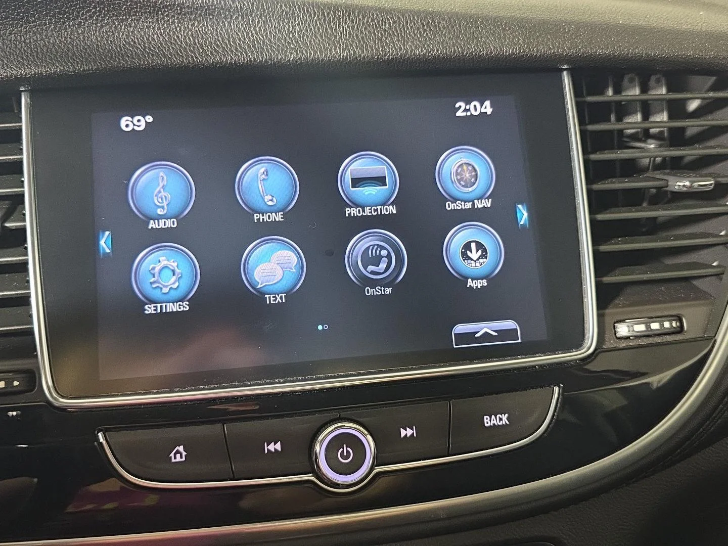 Used 2019 White Frost Tricoat Buick Essence image 16