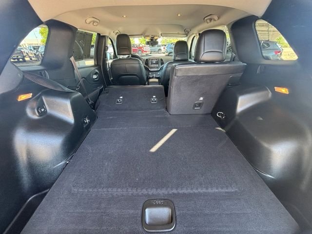 Used 2022 White Jeep Trailhawk image 27
