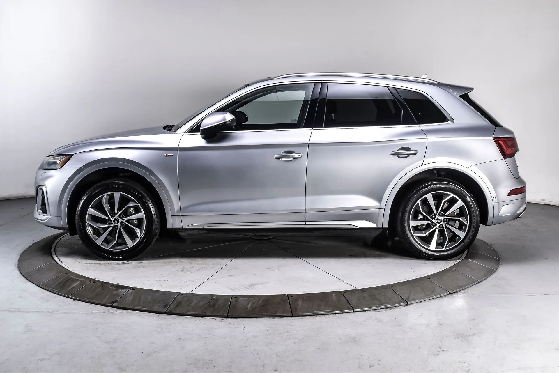 Used 2023 Florett Silver Metallic Audi 45 S line Prestige image 3