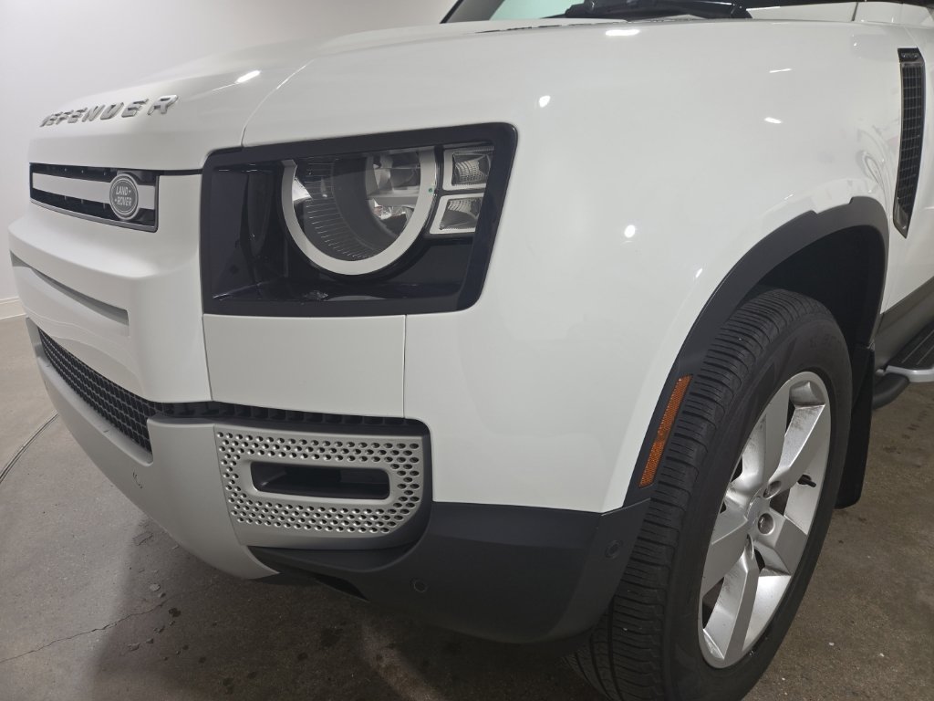Used 2023  Land Rover S image 24